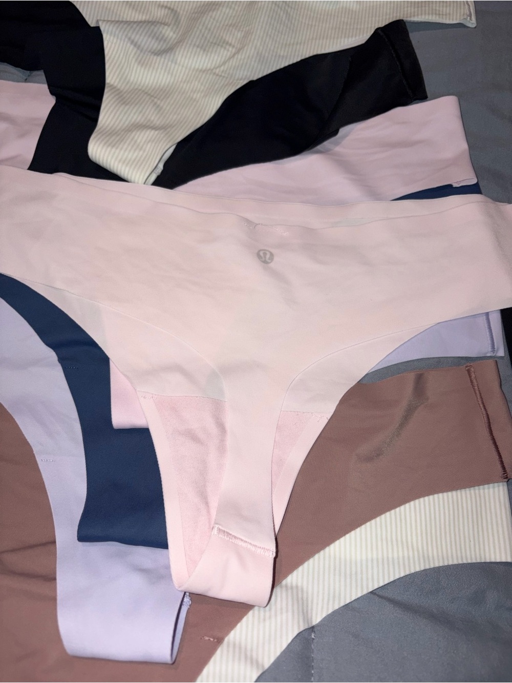 Lululemon NWOT 9 pair of thong panties size M - Picture 4 of 7